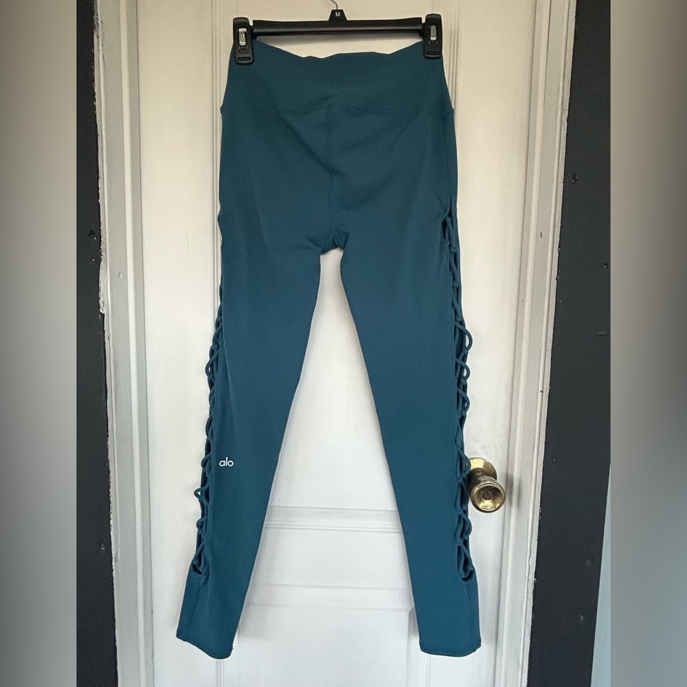 ALO Yoga high waisted interlace  leggings 
 Green tea size m